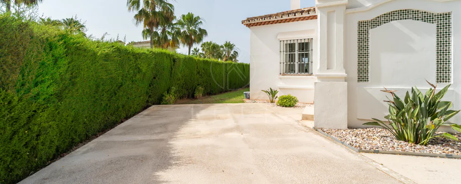 Villa en venta en Elviria, Marbella Este
