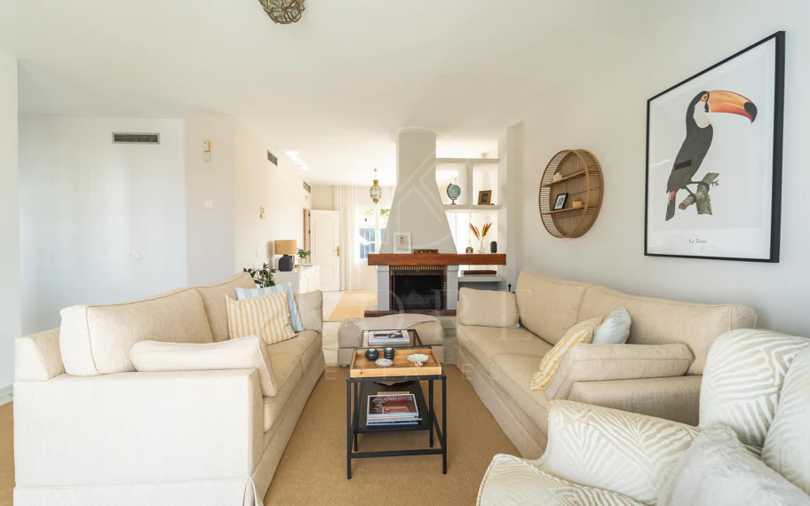Villa en venta en Elviria, Marbella Este