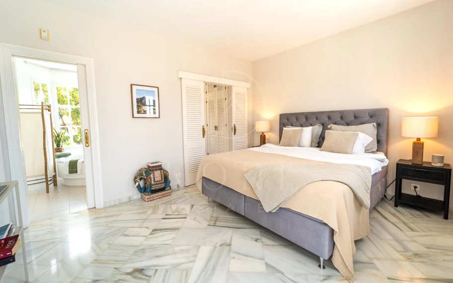 Villa en venta en Elviria, Marbella Este