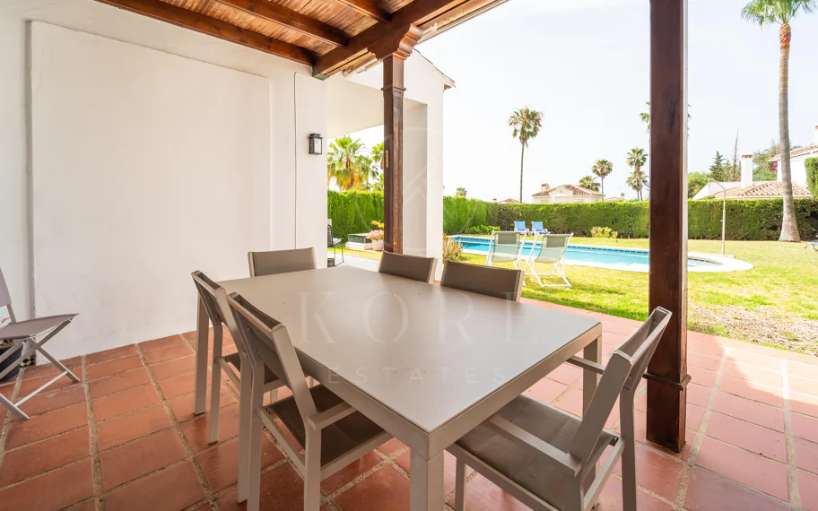 Villa en venta en Elviria, Marbella Este