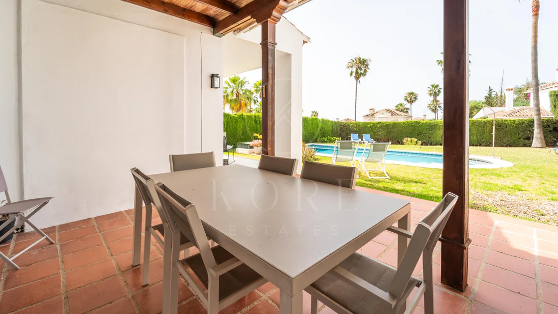 Villa en venta en Elviria, Marbella Este
