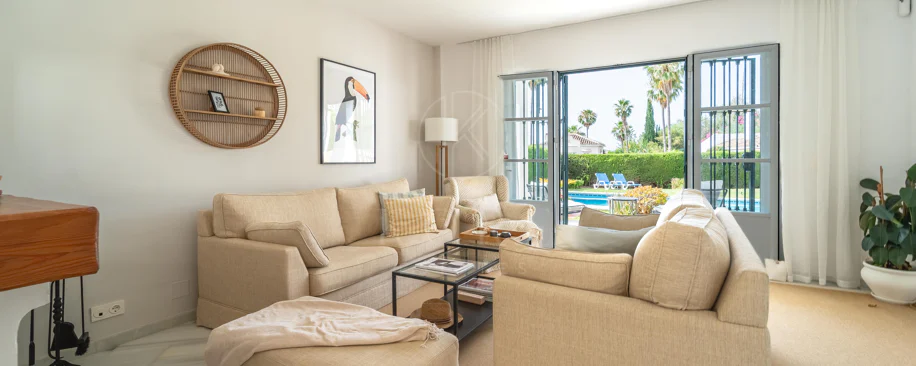 Villa en venta en Elviria, Marbella Este
