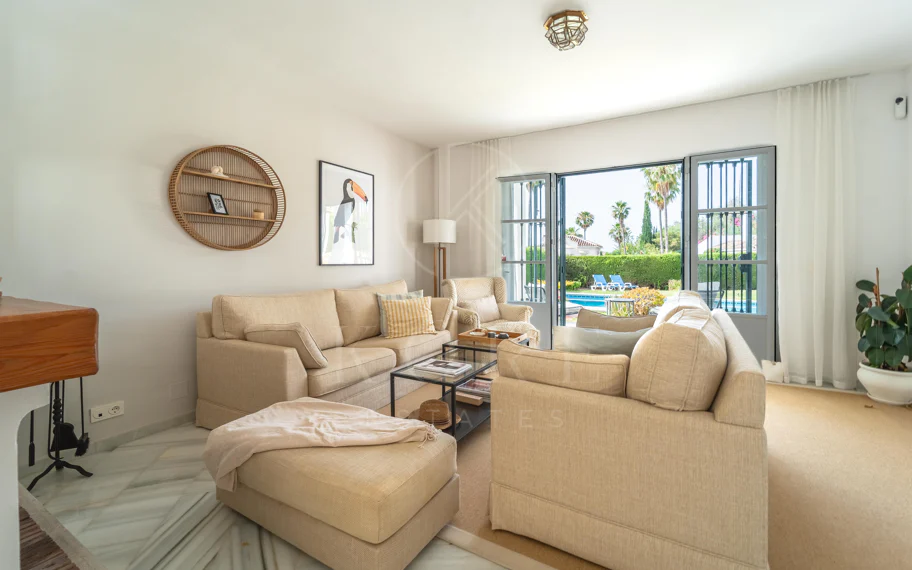Villa en venta en Elviria, Marbella Este