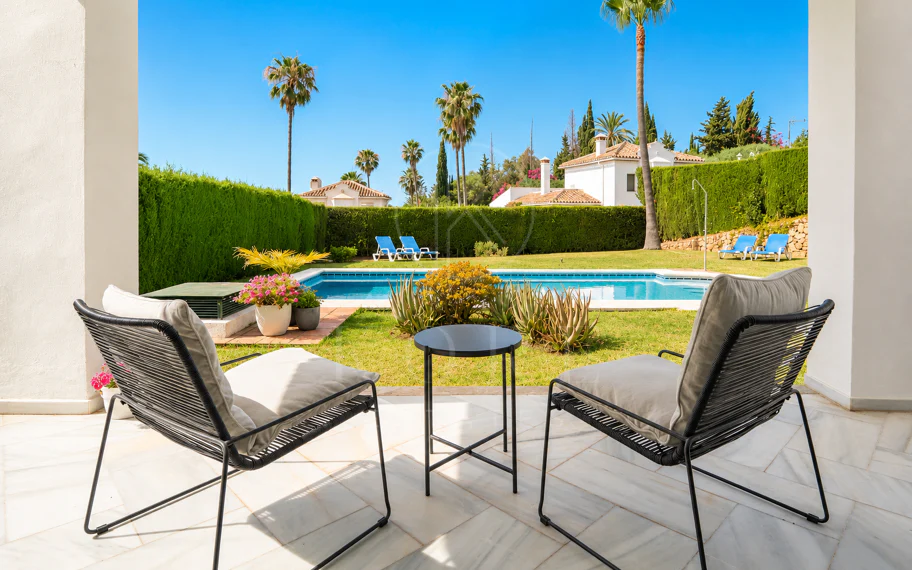 Villa en venta en Elviria, Marbella Este