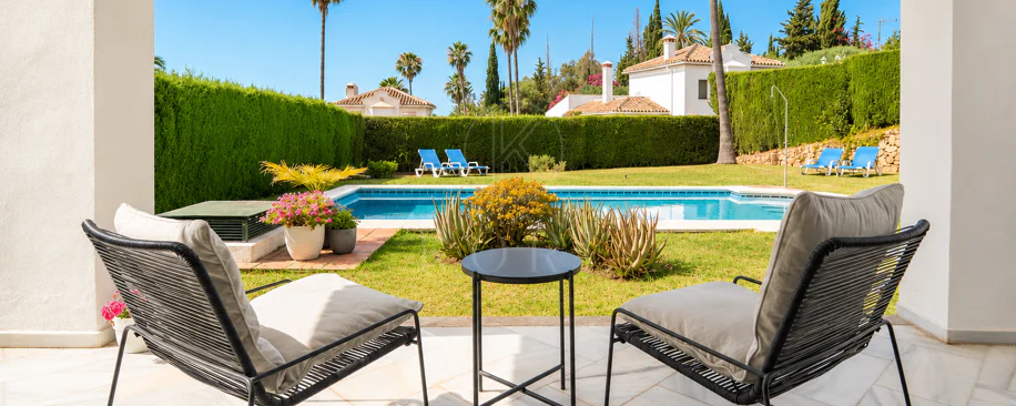 Villa en venta en Elviria, Marbella Este
