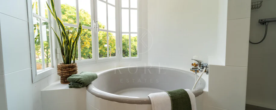 Villa en venta en Elviria, Marbella Este