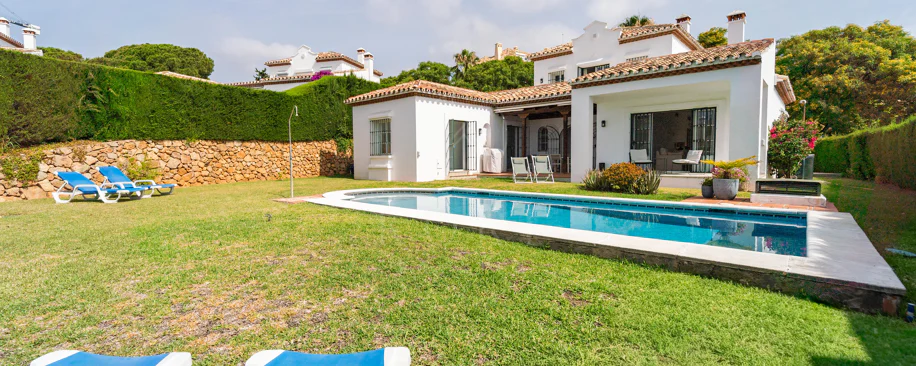 Villa en venta en Elviria, Marbella Este