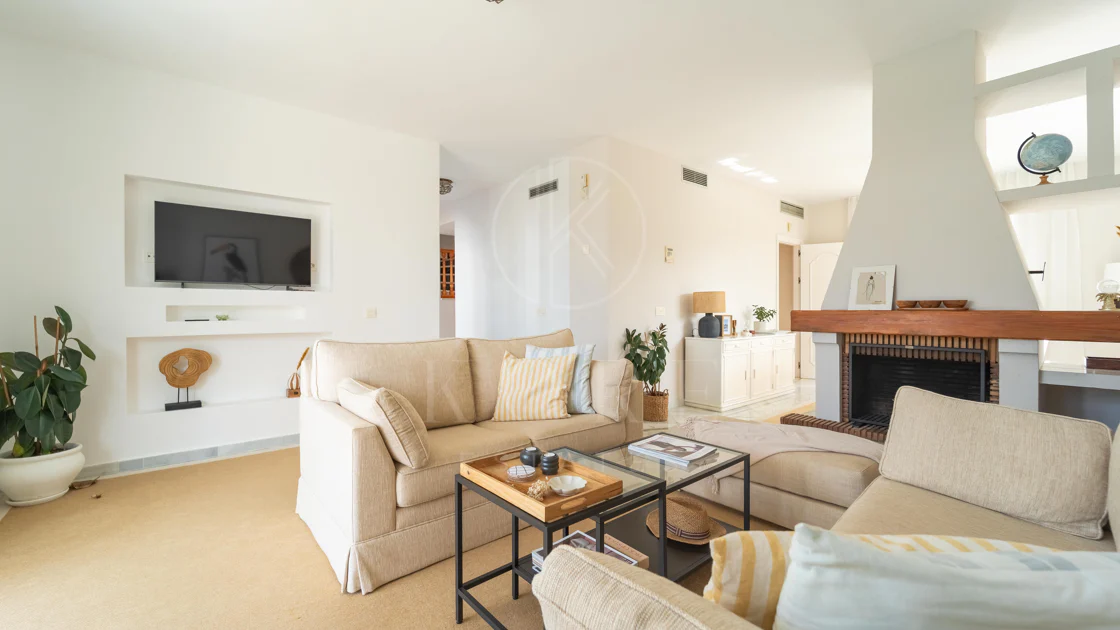 Villa en venta en Elviria, Marbella Este