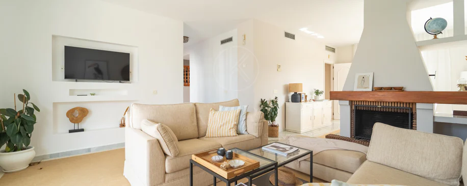 Villa en venta en Elviria, Marbella Este