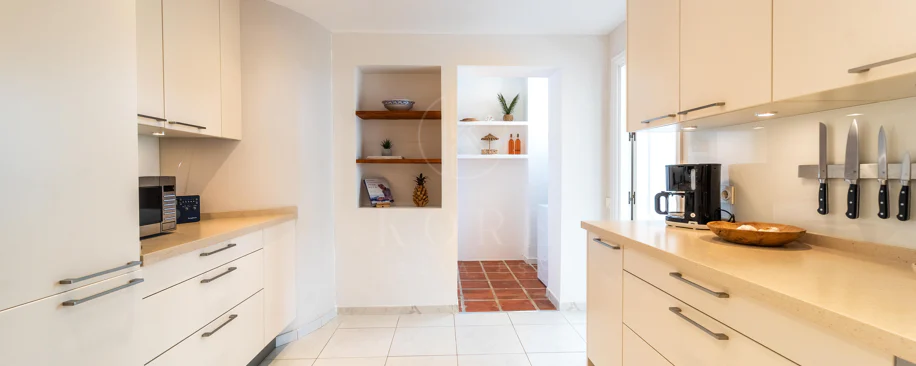 Villa en venta en Elviria, Marbella Este