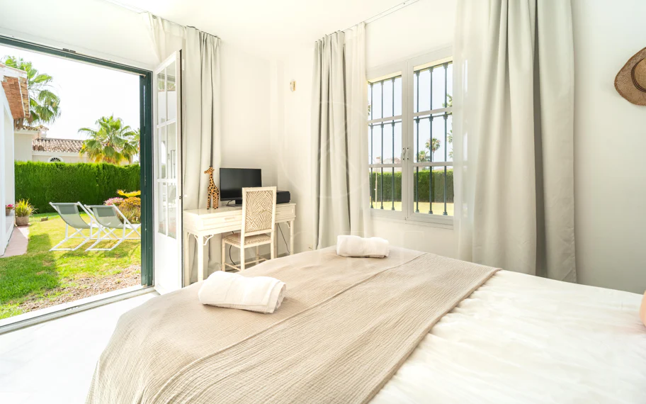 Villa en venta en Elviria, Marbella Este