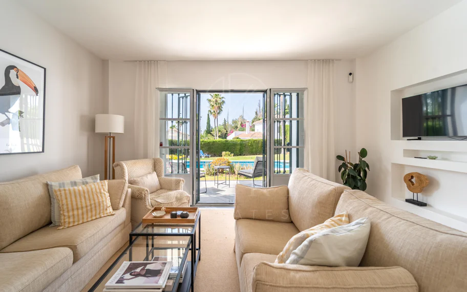 Villa en venta en Elviria, Marbella Este