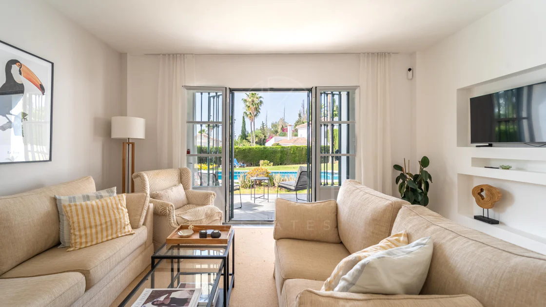 Villa en venta en Elviria, Marbella Este