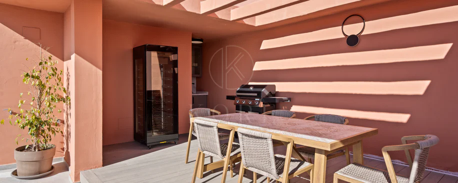 Sea View Luxury Penthouse - Newly Renovated on the Beach Side New Golden Mile