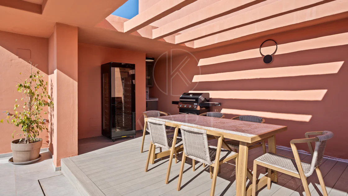 Sea View Luxury Penthouse - Newly Renovated on the Beach Side New Golden Mile