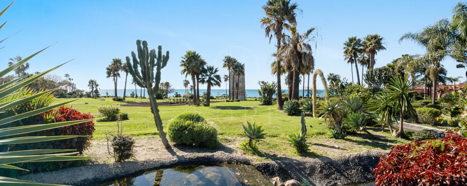 Sea View Luxury Penthouse - Newly Renovated on the Beach Side New Golden Mile