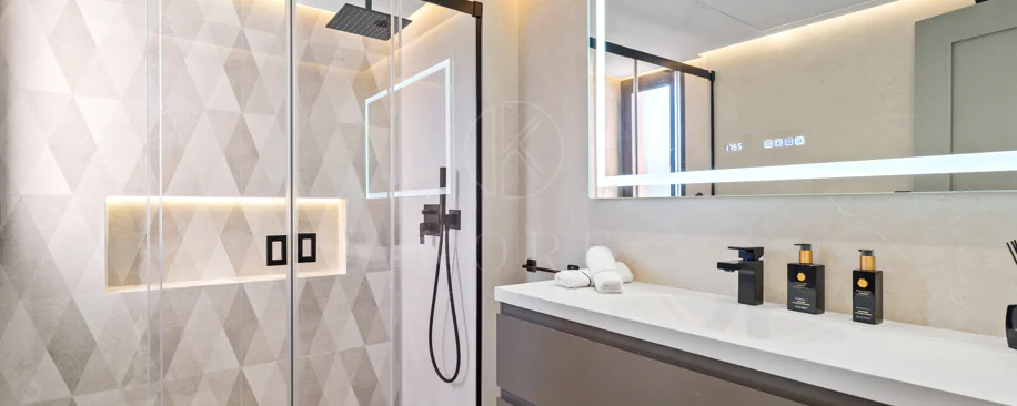 Sea View Luxury Penthouse - Newly Renovated on the Beach Side New Golden Mile