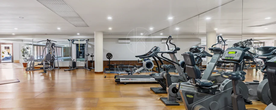 Sea View Luxury Penthouse - Newly Renovated on the Beach Side New Golden Mile