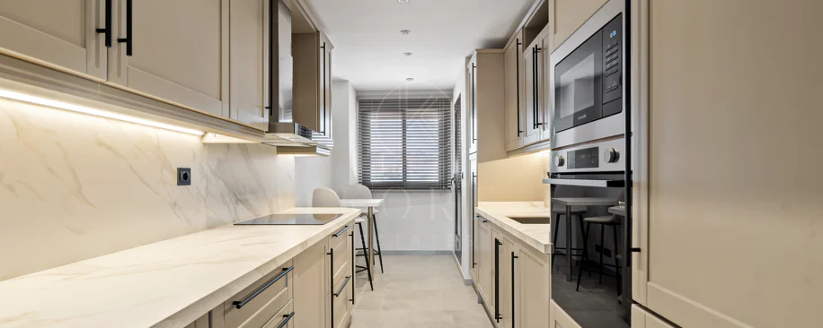 Sea View Luxury Penthouse - Newly Renovated on the Beach Side New Golden Mile