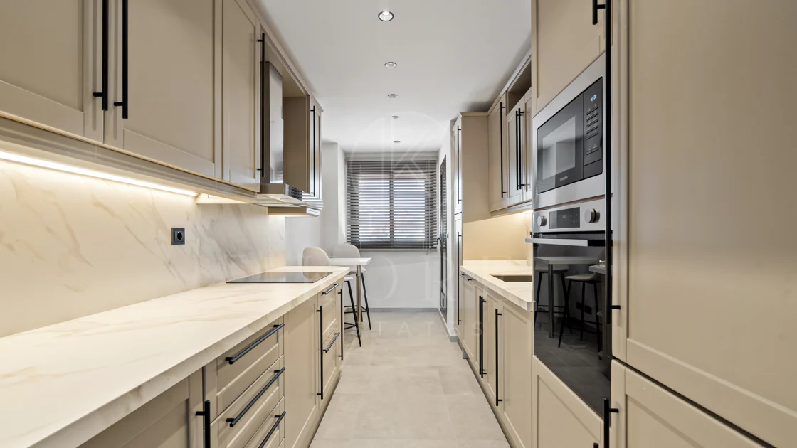 Sea View Luxury Penthouse - Newly Renovated on the Beach Side New Golden Mile
