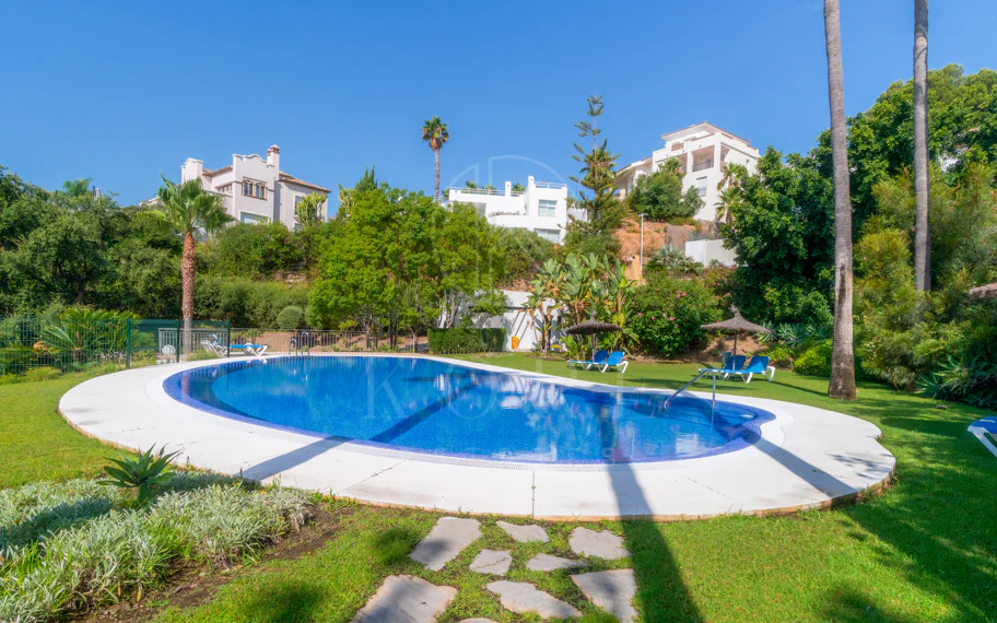 Impresionante Ático Dúplex con Piscina Privada y Vistas Espectaculares – La Quinta, Benahavís