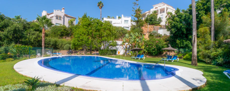 Stunning Duplex Penthouse with Private Pool and Panoramic Views in La Quinta, Benahavís