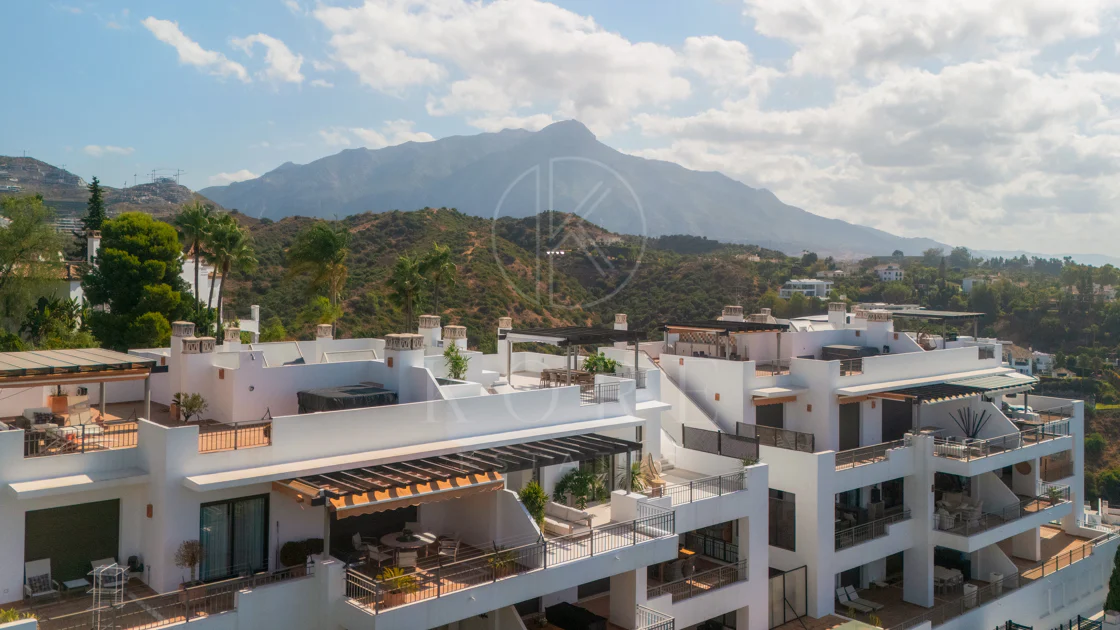 Stunning Duplex Penthouse with Private Pool and Panoramic Views in La Quinta, Benahavís