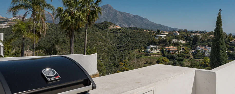 Stunning Duplex Penthouse with Private Pool and Panoramic Views in La Quinta, Benahavís