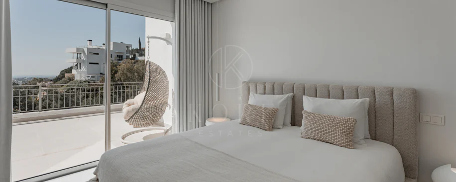 Stunning Duplex Penthouse with Private Pool and Panoramic Views in La Quinta, Benahavís
