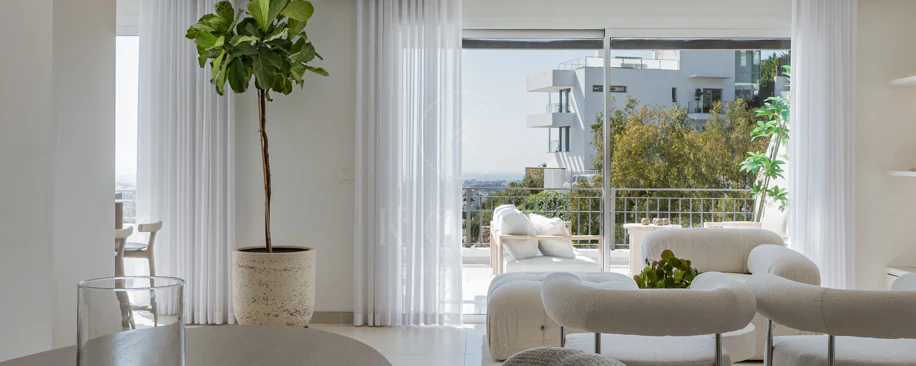 Stunning Duplex Penthouse with Private Pool and Panoramic Views in La Quinta, Benahavís