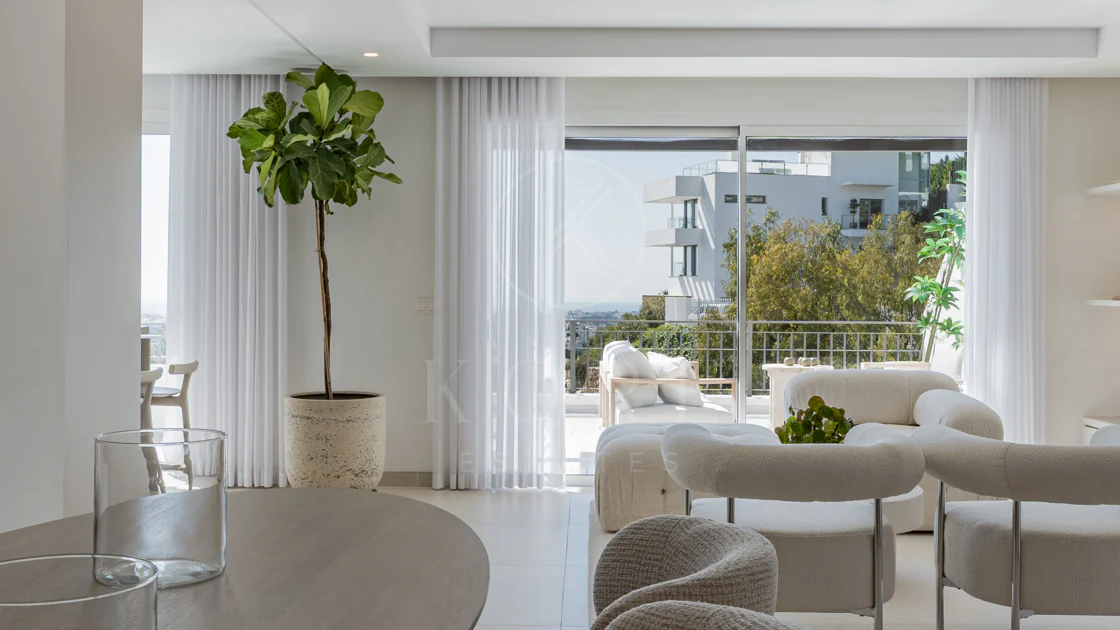 Stunning Duplex Penthouse with Private Pool and Panoramic Views in La Quinta, Benahavís