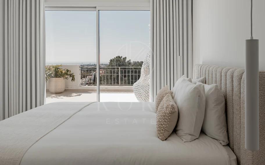 Impresionante Ático Dúplex con Piscina Privada y Vistas Espectaculares – La Quinta, Benahavís