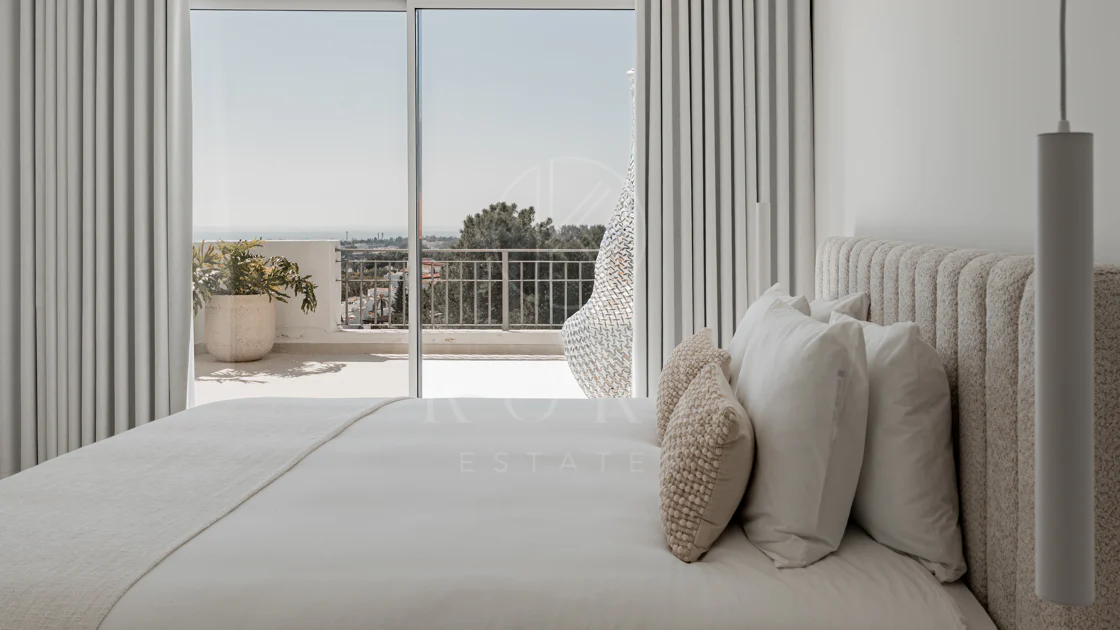 Stunning Duplex Penthouse with Private Pool and Panoramic Views in La Quinta, Benahavís