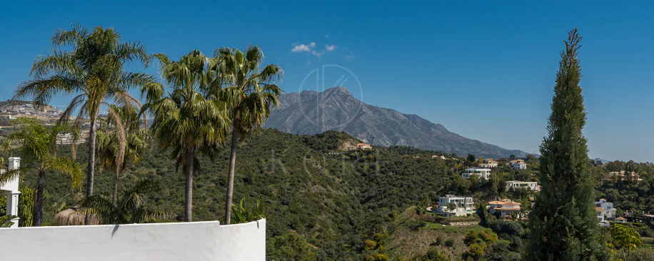 Stunning Duplex Penthouse with Private Pool and Panoramic Views in La Quinta, Benahavís
