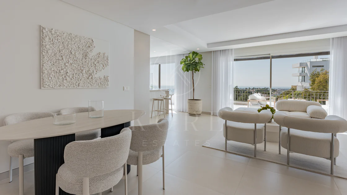 Stunning Duplex Penthouse with Private Pool and Panoramic Views in La Quinta, Benahavís