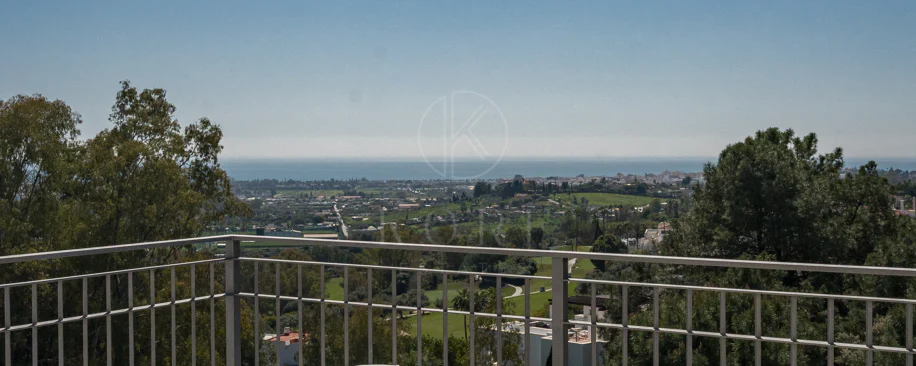 Stunning Duplex Penthouse with Private Pool and Panoramic Views in La Quinta, Benahavís