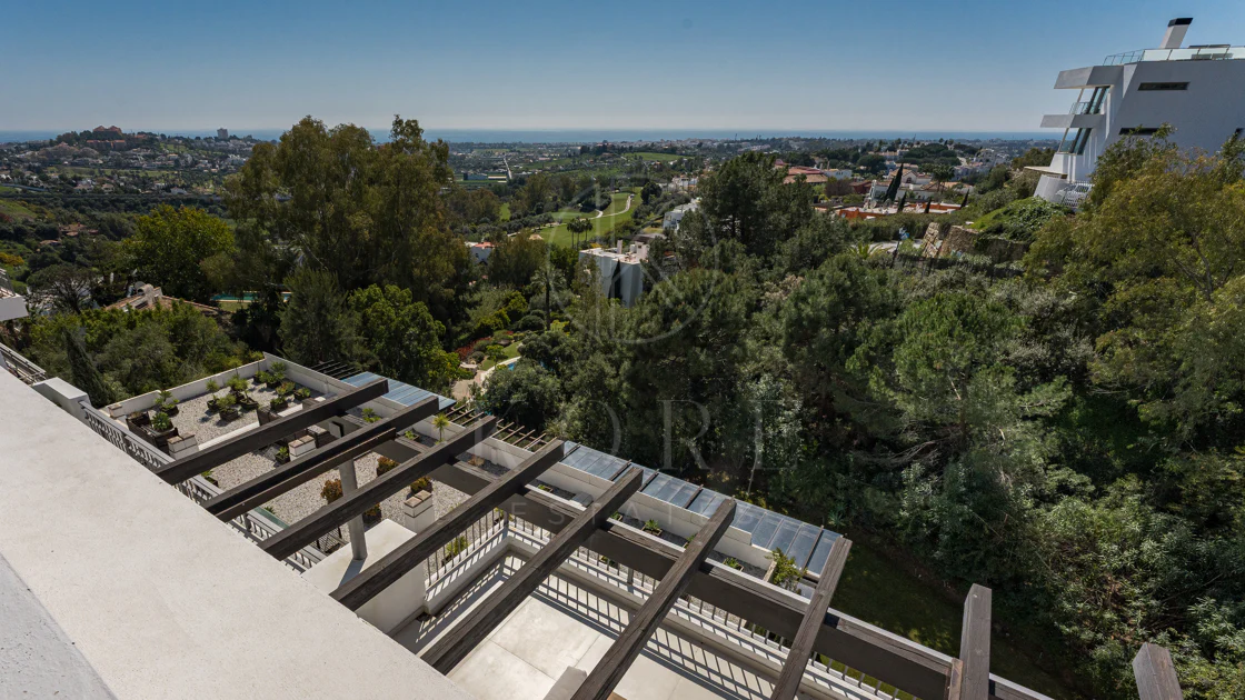 Stunning Duplex Penthouse with Private Pool and Panoramic Views in La Quinta, Benahavís