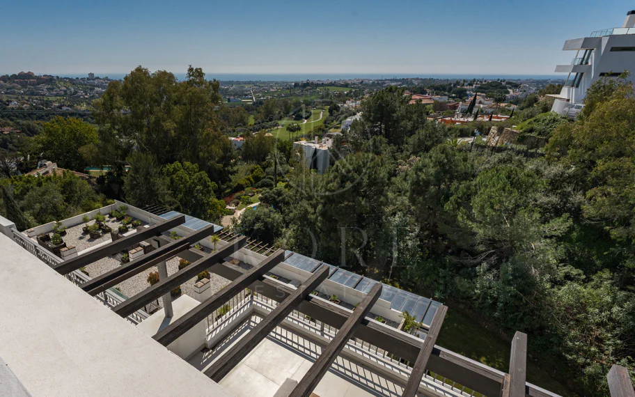 Impresionante Ático Dúplex con Piscina Privada y Vistas Espectaculares – La Quinta, Benahavís