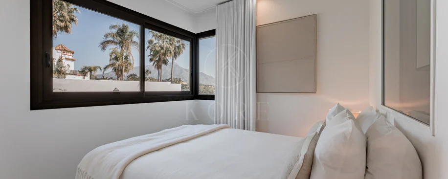 Stunning Duplex Penthouse with Private Pool and Panoramic Views in La Quinta, Benahavís