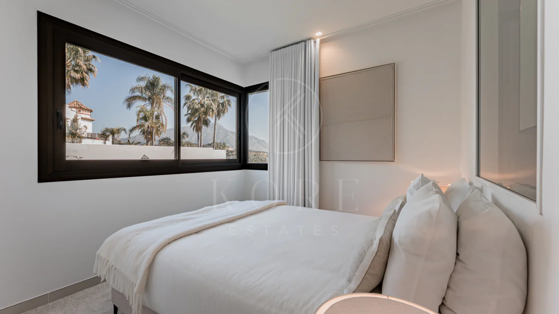 Stunning Duplex Penthouse with Private Pool and Panoramic Views in La Quinta, Benahavís