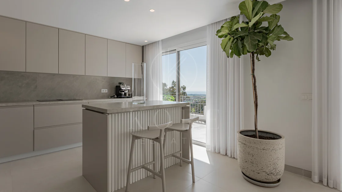 Stunning Duplex Penthouse with Private Pool and Panoramic Views in La Quinta, Benahavís