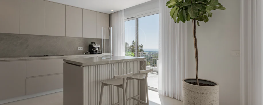 Stunning Duplex Penthouse with Private Pool and Panoramic Views in La Quinta, Benahavís