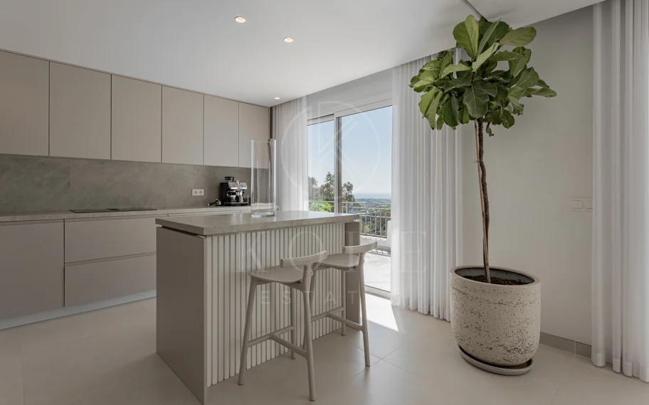 Impresionante Ático Dúplex con Piscina Privada y Vistas Espectaculares – La Quinta, Benahavís