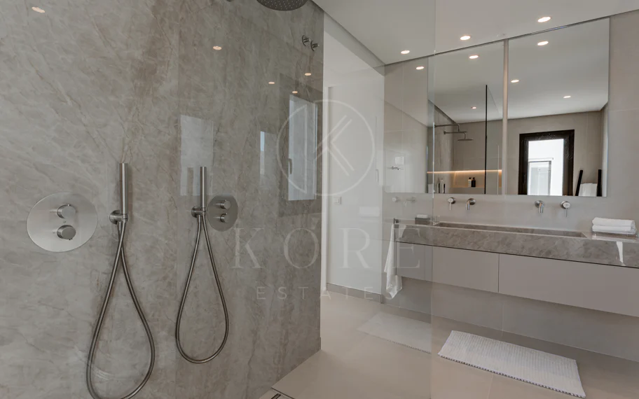 Impresionante Ático Dúplex con Piscina Privada y Vistas Espectaculares – La Quinta, Benahavís