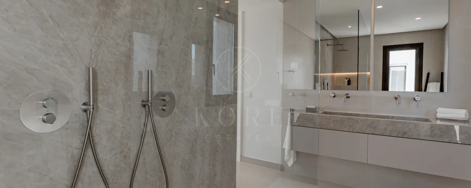Stunning Duplex Penthouse with Private Pool and Panoramic Views in La Quinta, Benahavís
