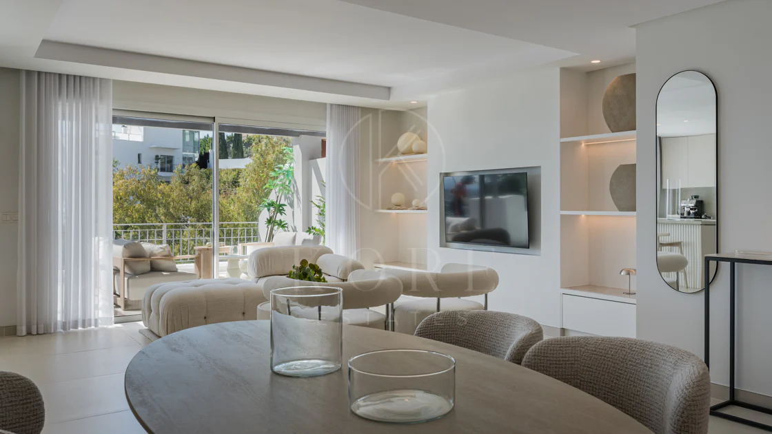 Stunning Duplex Penthouse with Private Pool and Panoramic Views in La Quinta, Benahavís