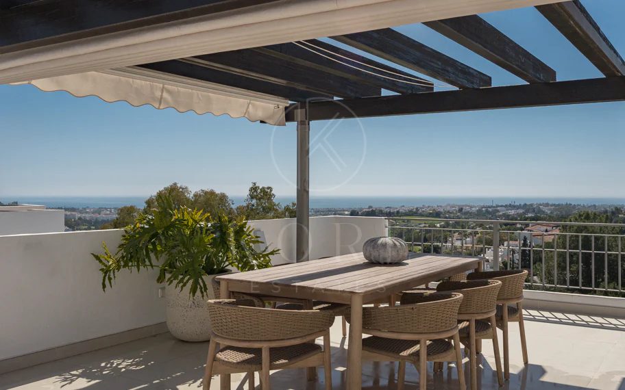 Impresionante Ático Dúplex con Piscina Privada y Vistas Espectaculares – La Quinta, Benahavís