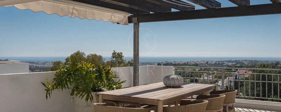 Stunning Duplex Penthouse with Private Pool and Panoramic Views in La Quinta, Benahavís