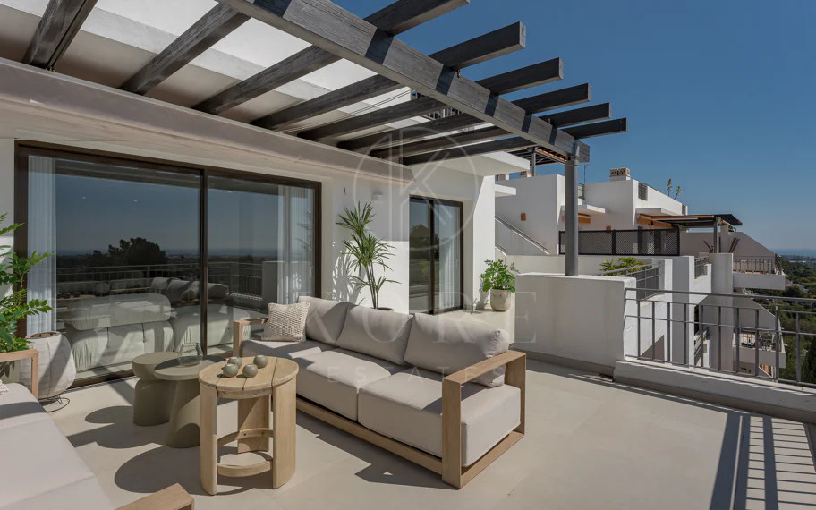 Impresionante Ático Dúplex con Piscina Privada y Vistas Espectaculares – La Quinta, Benahavís