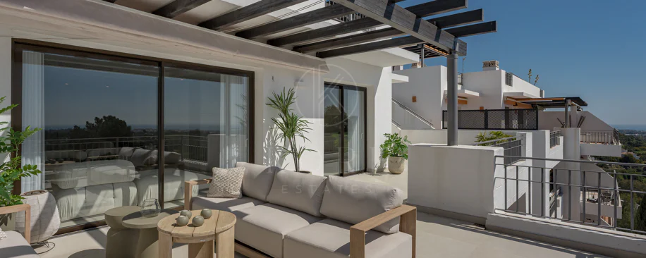 Stunning Duplex Penthouse with Private Pool and Panoramic Views in La Quinta, Benahavís